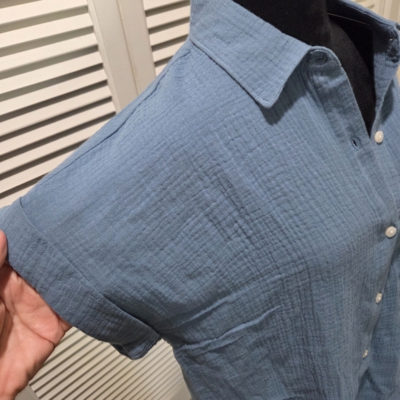 Blue Button-Up Women's Top NWT. Size M - Picture 3 of 7